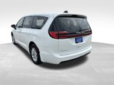 Used 2023 Chrysler Pacifica Touring-L image 4