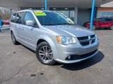 Used 2017 Dodge Grand Caravan SXT image 2