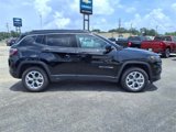 Used 2025 Jeep Compass Latitude image 2