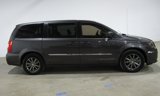 Used 2016 Chrysler Town & Country S image 4