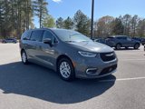 Used 2023 Chrysler Pacifica Touring-L image 4