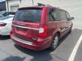 Used 2016 Chrysler Town & Country Touring image 4