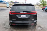 Used 2022 Chrysler Pacifica Touring-L image 4