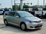 Used 2017 Chrysler Pacifica Touring-L image 6