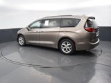 Used 2018 Chrysler Pacifica Touring-L w/ Advanced Safetytec Group image 3
