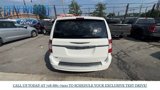 Used 2016 Chrysler Town & Country Touring image 4