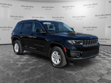 Used 2023 Jeep Grand Cherokee Laredo image 2