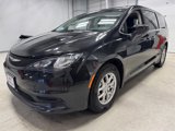 Used 2022 Chrysler Voyager LX image 3