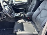 Certified 2025 Porsche Macan image 5