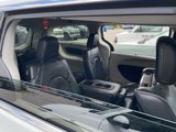 Used 2018 Chrysler Pacifica Limited image 3