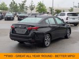 Used 2023 Nissan Versa SV image 3