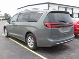 Used 2021 Chrysler Pacifica Touring-L image 6