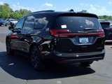 New 2025 Chrysler Pacifica Limited image 4