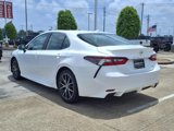 Used 2023 Toyota Camry SE image 2