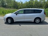 Used 2024 Chrysler Pacifica Touring-L image 2