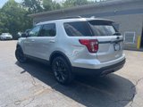 Used 2017 Ford Explorer XLT w/ Equipment Group 202A image 4
