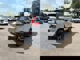 Used 2021 Volvo XC40 T5 R-Design image 5
