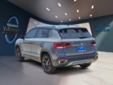 Certified 2024 Volkswagen Taos SE image 4
