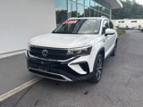 Used 2023 Volkswagen Taos SE w/ Panoramic Sunroof Package image 3