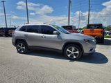 Used 2019 Jeep Cherokee Limited image 2