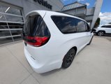 New 2025 Chrysler Pacifica Select image 5