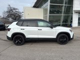 New 2025 Volkswagen Taos SE image 4