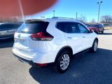 Used 2018 Nissan Rogue SV image 5