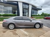 Used 2018 Toyota Camry LE image 2