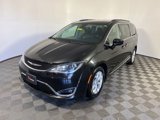 Certified 2017 Chrysler Pacifica Touring-L w/ Tire & Wheel Group image 3
