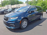 New 2025 Chrysler Pacifica Select image 2