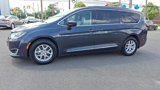 Used 2020 Chrysler Pacifica Touring-L image 4
