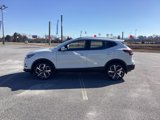 Used 2022 Nissan Rogue Sport SL image 2