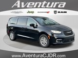 New 2025 Chrysler Pacifica Select image 1