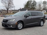 Used 2022 Chrysler Pacifica Touring-L image 2