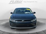 Used 2025 Volkswagen Jetta SE image 2