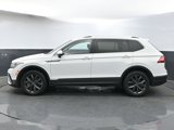 Used 2022 Volkswagen Tiguan SE w/ Panoramic Sunroof Package image 4