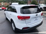 Used 2017 Kia Sorento LX image 3