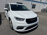 Used 2023 Chrysler Pacifica Touring-L image 3