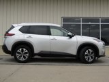 Used 2021 Nissan Rogue SV w/ Premium Package image 2