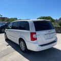Used 2014 Chrysler Town & Country Touring-L image 3