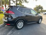 Used 2017 Nissan Rogue SV w/ SV Premium Package image 3