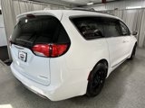Used 2017 Chrysler Pacifica Limited image 4