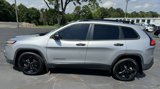 Used 2017 Jeep Cherokee Sport image 2
