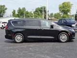 Used 2019 Chrysler Pacifica Touring-L image 2