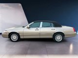 Used 2005 Lincoln Town Car Signature image 2