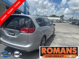 Used 2017 Chrysler Pacifica Limited image 3