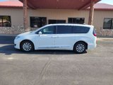 Used 2017 Chrysler Pacifica Touring-L image 2