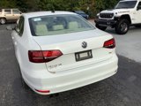 Used 2017 Volkswagen Jetta SE image 4