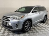 Used 2017 Toyota Highlander XLE image 3