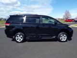 Used 2014 Toyota Sienna LE image 2